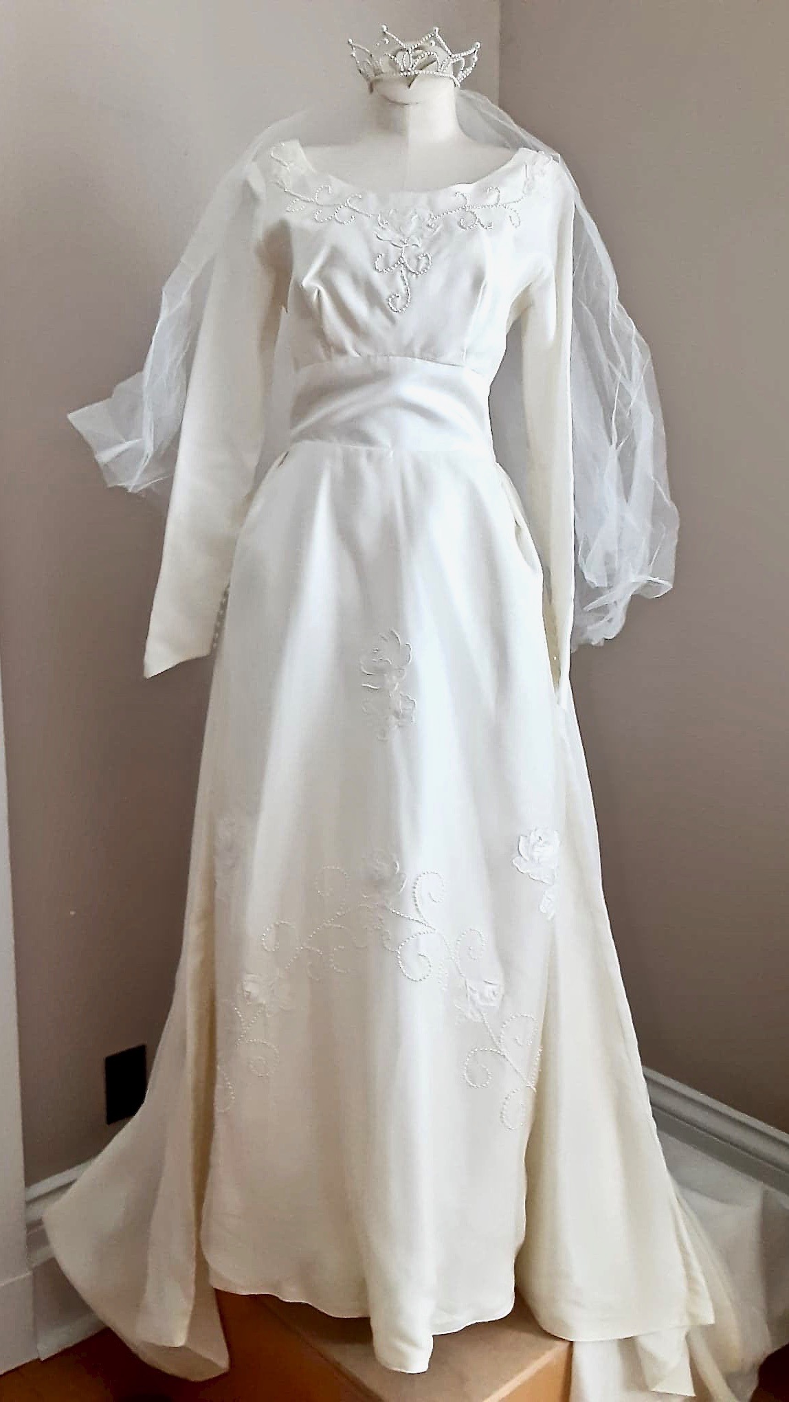 1950s wedding dress